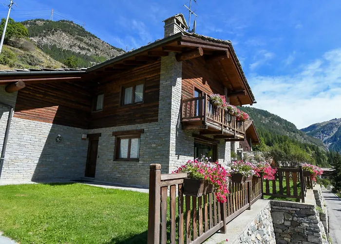 Cabin In Front Of Grand Paradis And Arolla